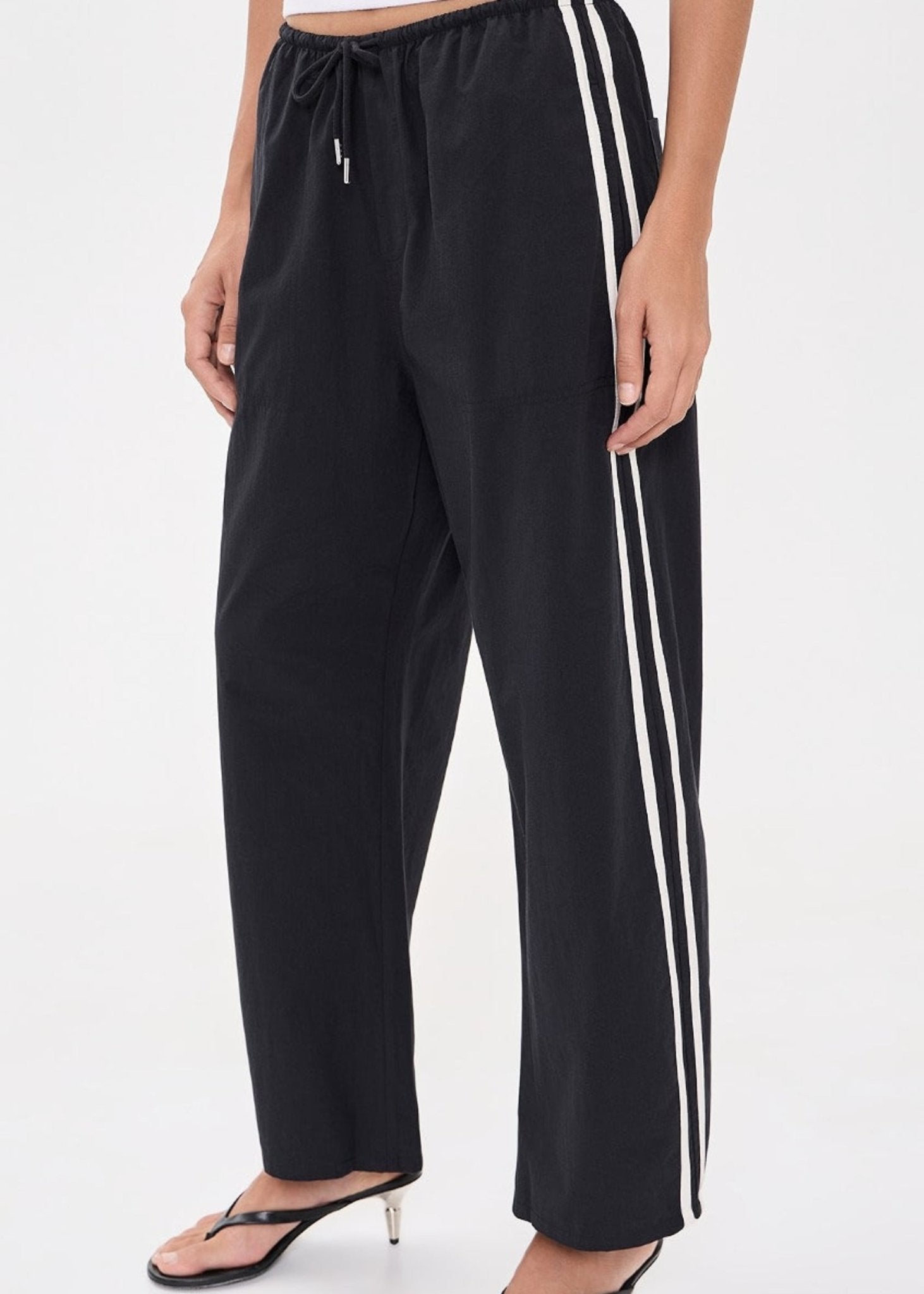 Cotton sport pants featuring trendy stripes