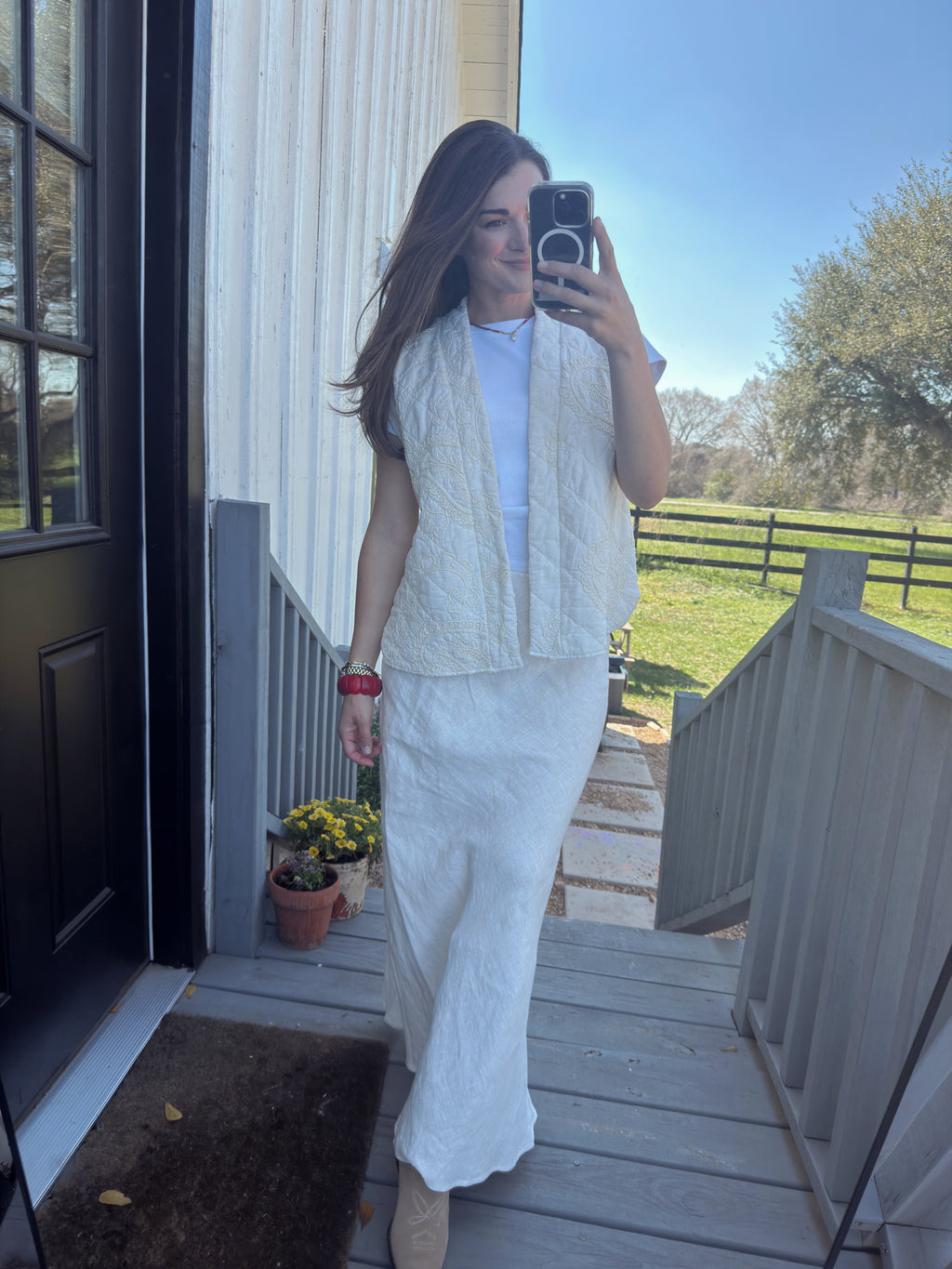 How to style a vest for round top